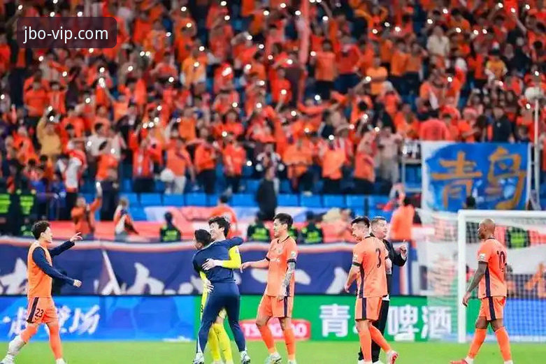 青岛海牛主场3-1爆冷击败上海海港，13年首胜最新动态